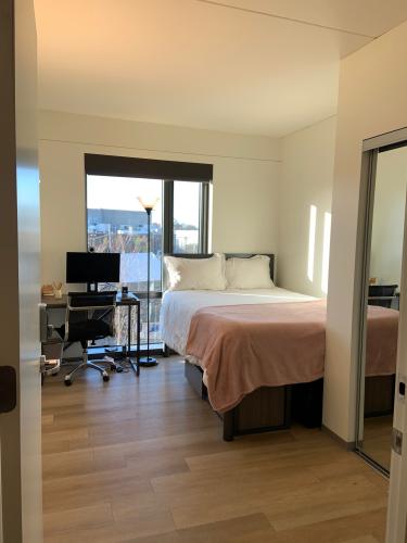 Bedroom (now bed is rotated horizontal)