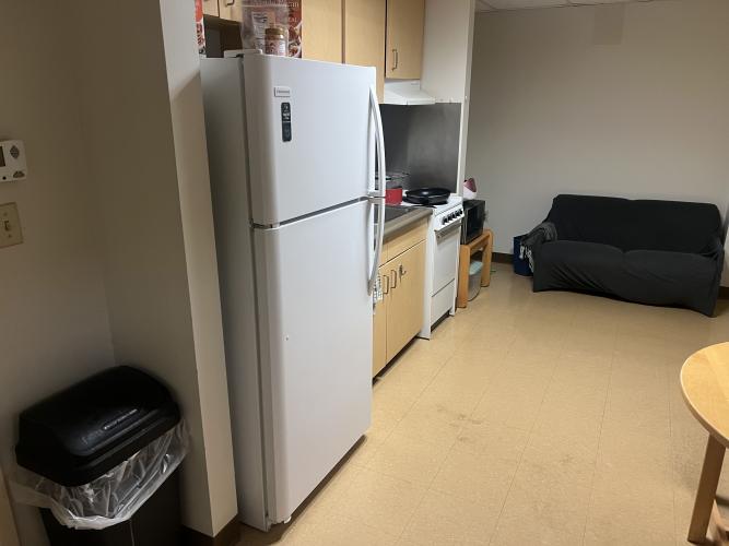 Kitchen/Common Area