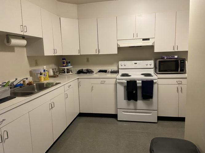 Fully stocked and clean kitchen with tons of shelf space.