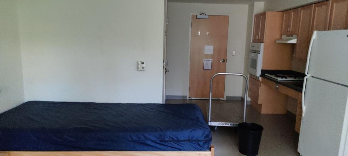 The room is fully furnished (monitor, desk, chairs, bed, etc).