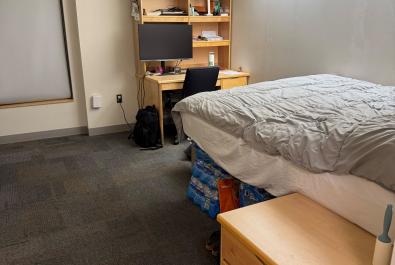 Queen Bed & Monitor